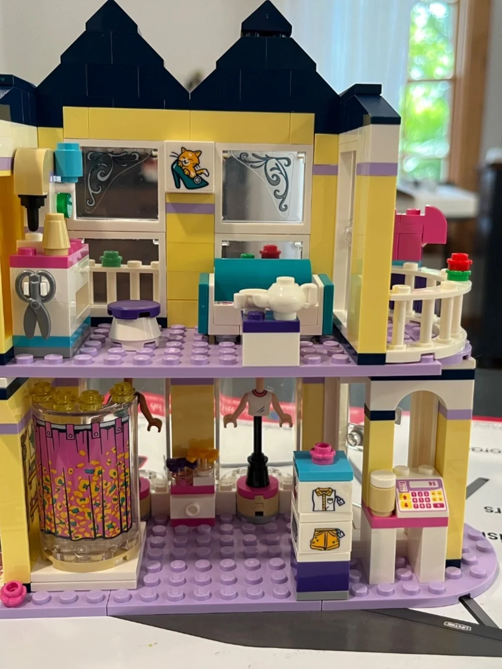 Friends LEGO Set 41427 - Emma’s Fashion Shop
